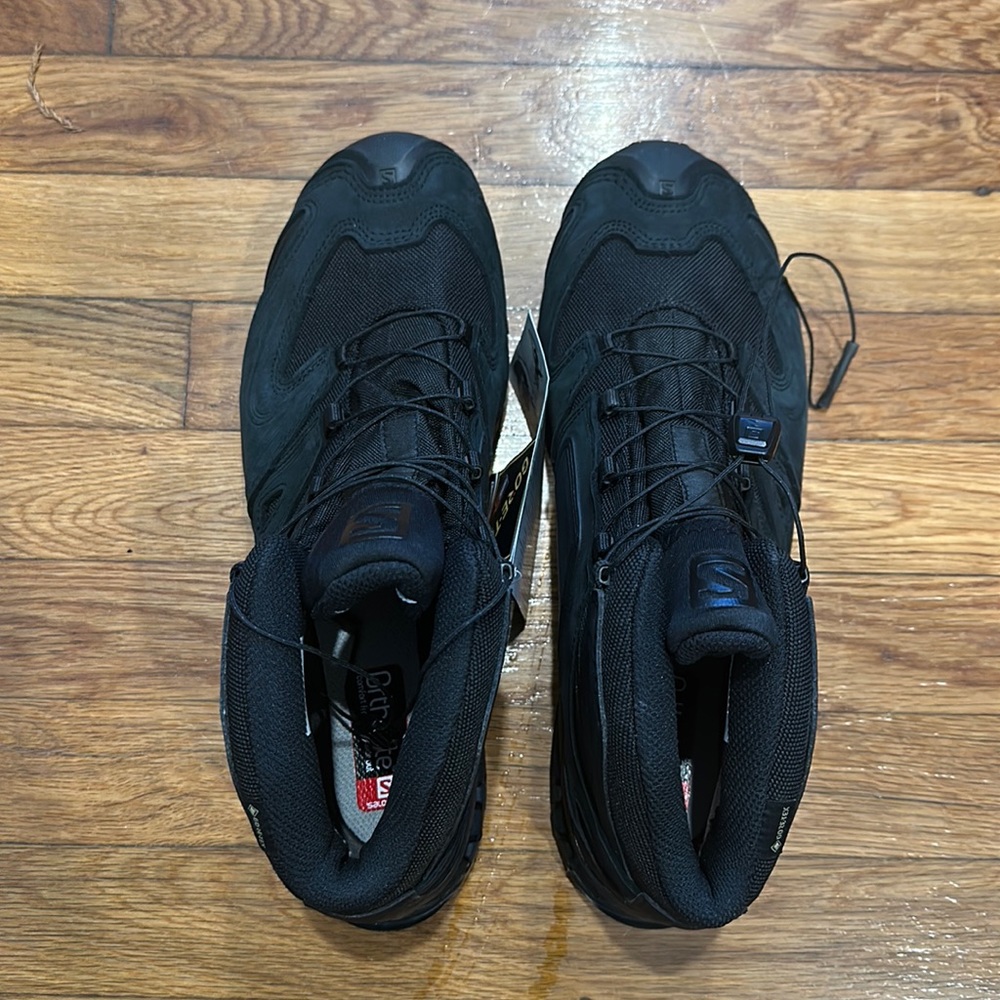 Salomon. Sized 10.5. Black.